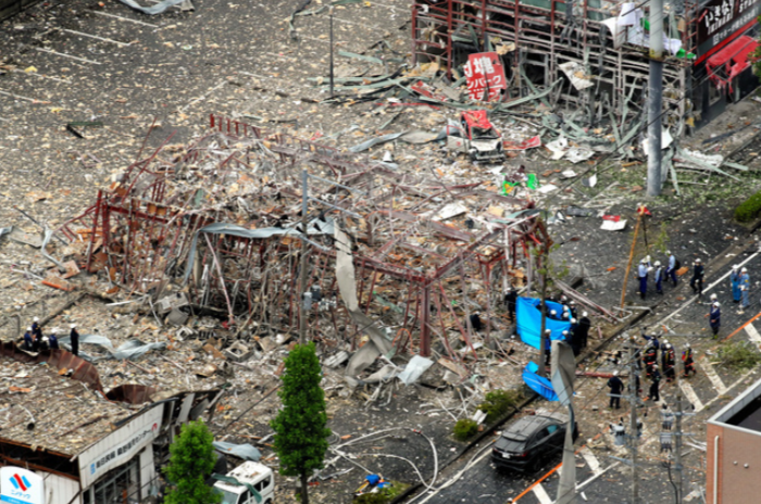 |福岛突发爆炸致1死17伤 亲历者：以为雷劈下来 天井掉落玻璃四散