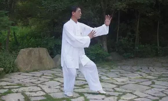 站着不动就能强身健体站桩就是这么神奇