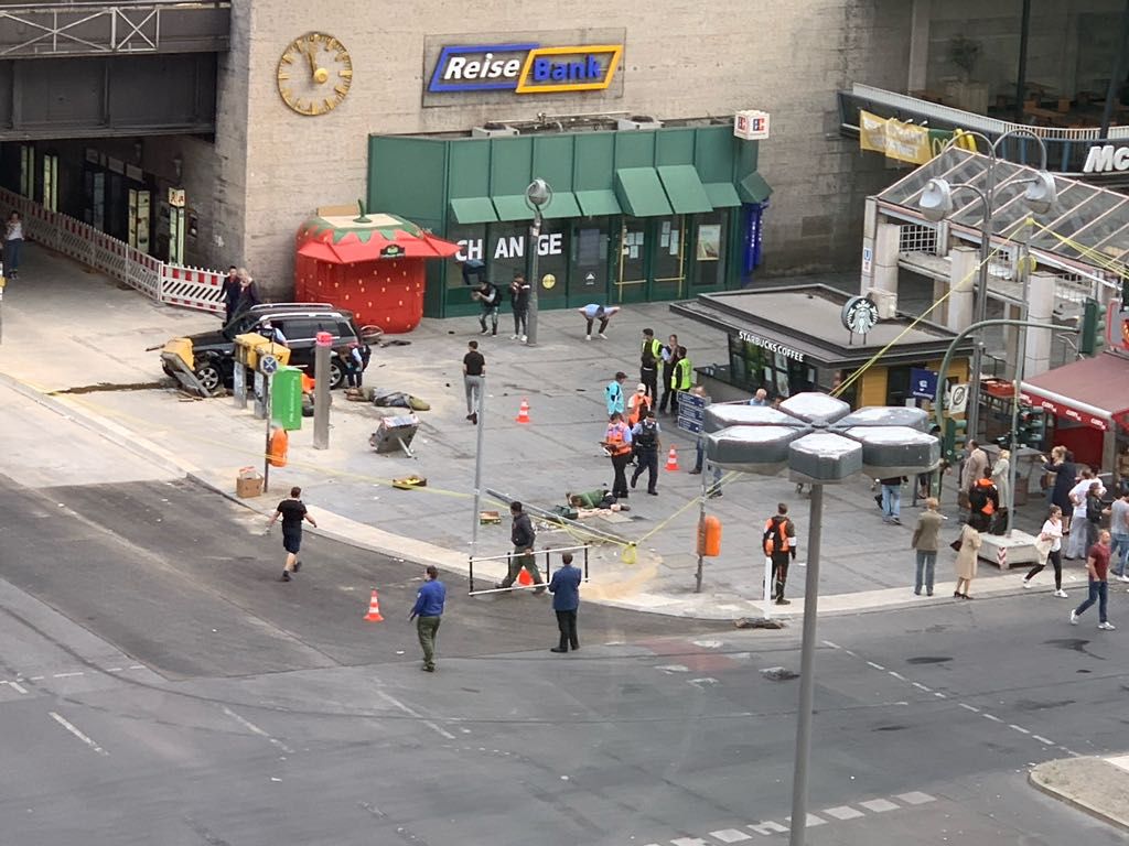 国际社会|德国柏林发生汽车冲撞行人事件 7人受伤