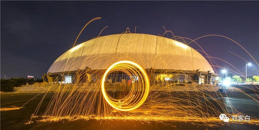 登封新坐标网红气膜体育馆灯光秀惊艳了朋友圈