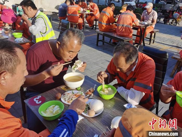 早餐|西安一饭店提供免费早餐 就餐者：有感动也有尊重