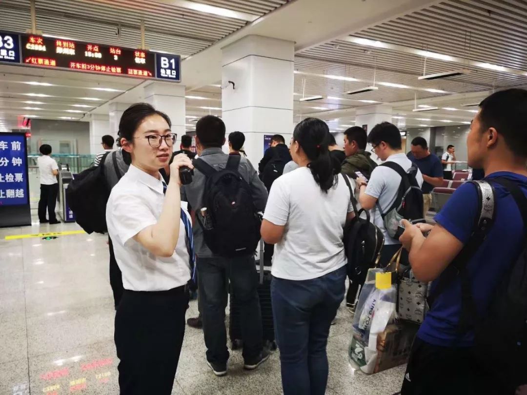 郑州东站中秋客流平稳有序,赴港高铁开通