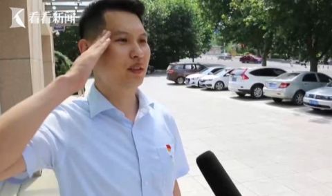 退伍军人司机抱着孩子呼救 多亏这位退伍军人冲了出去