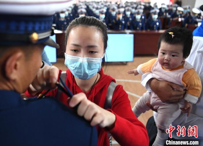 #消防员#四川面向社会招录的首批252名消防员正式授衔并入职