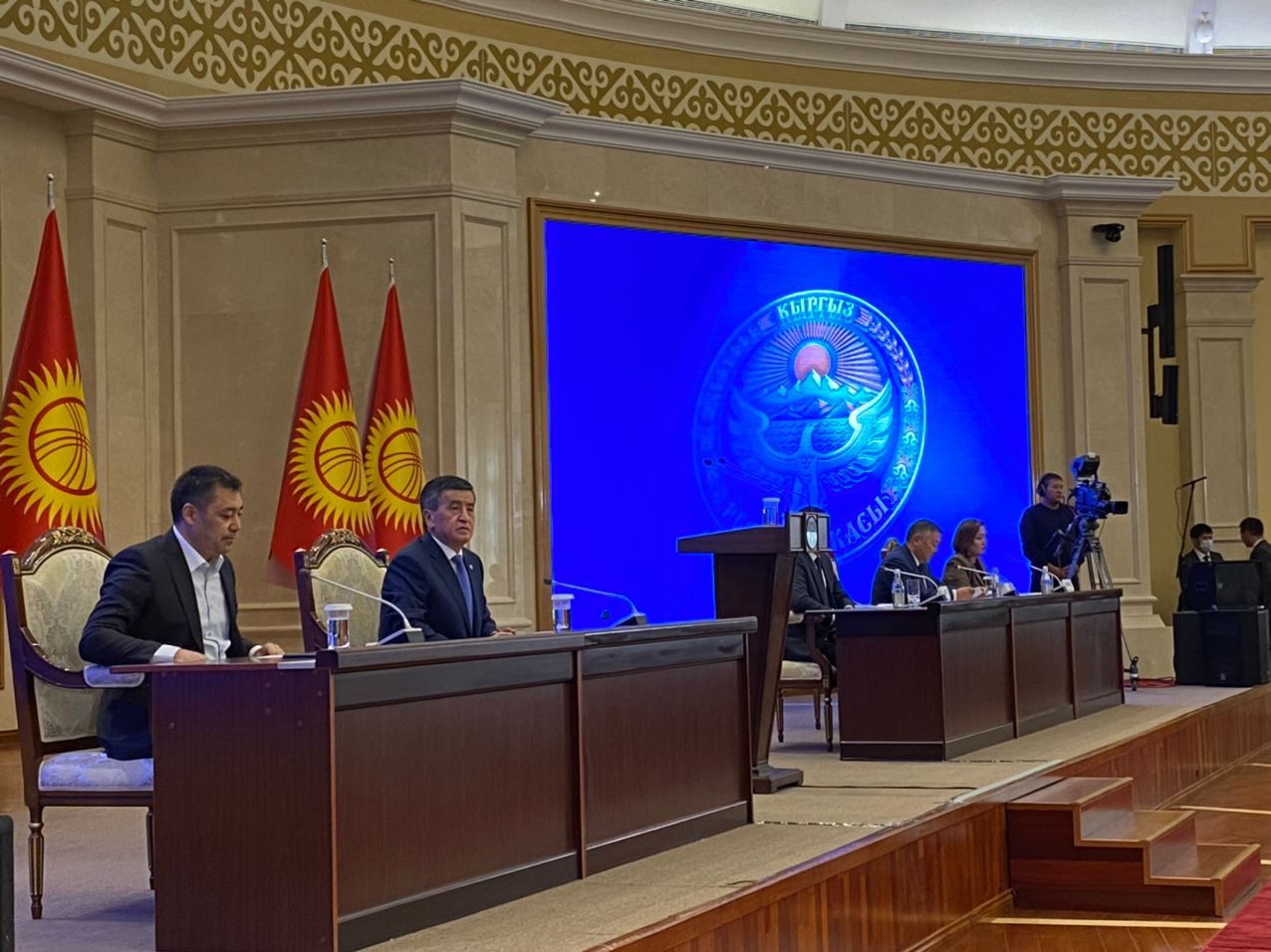 |吉尔吉斯斯坦首都紧急状态取消 议会与总统选举时间公布