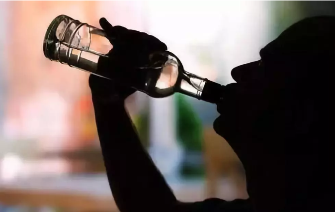 国际社会|印度假酒事件已致104人死亡 十余年间假酒为何屡禁不止？