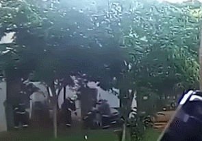 消防员惊险！男子挟持6岁儿子，消防员刀下救人被连砍3刀