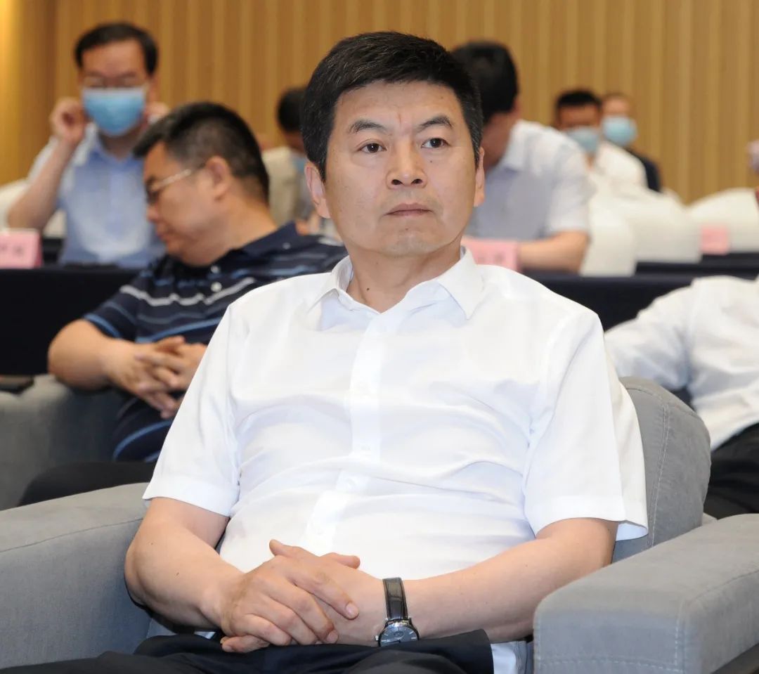 河南省副省长费东斌出席