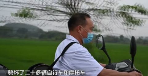 一家父子三村医 父子三人接力行医52年骑坏20多辆车