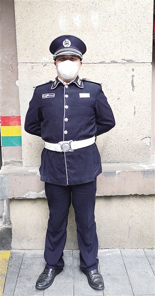 【经济学】经济学本科生小区当保安 隔着口罩仍能认出上千业主