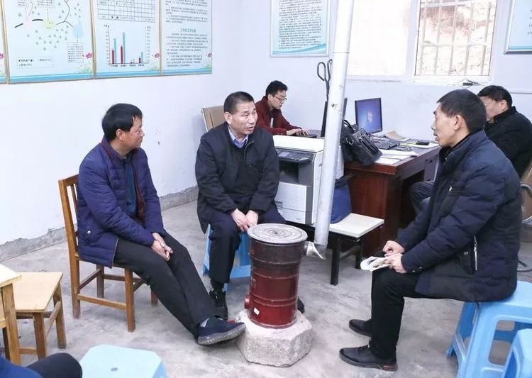 渑池县政府党组成员公安局党委书记局长袁奇峰深入段村乡指导脱贫攻坚