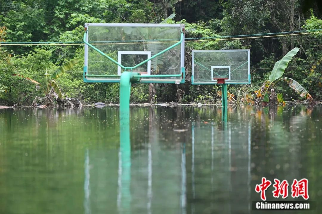 『』怪事！明明最近没下雨，广西这小山村咋被大水淹了？