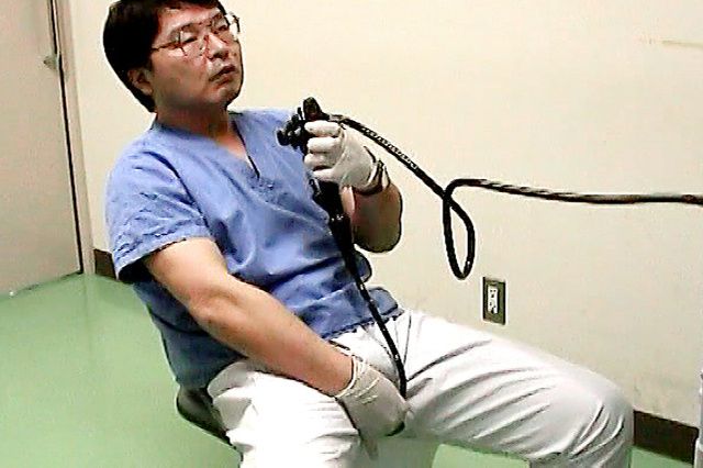 日本医生尝试坐着进行肠镜检查获搞笑诺贝尔奖