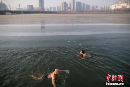 教育部回应游泳正式纳入中考必考项目:消息不