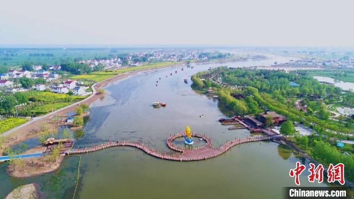 灌云探访江苏灌云潮河村：沂水河畔一湾碧 水美乡村入画来