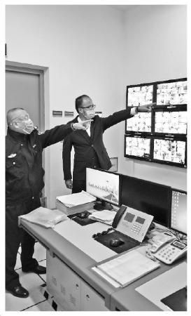 『林强』排在通话记录第一位的“片儿警”