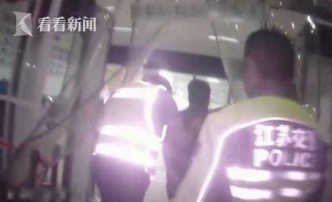 |男子醉驾被查竟跳河逃跑 在水中藏了一个多小时