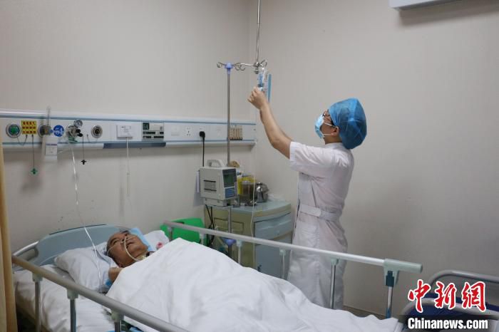 广西26岁女护士援鄂暴瘦8斤 青春用来奋斗