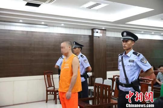 被告人李某承認(rèn)殺害3名女性，請(qǐng)求法院判處自己死刑。　周瑩 攝
