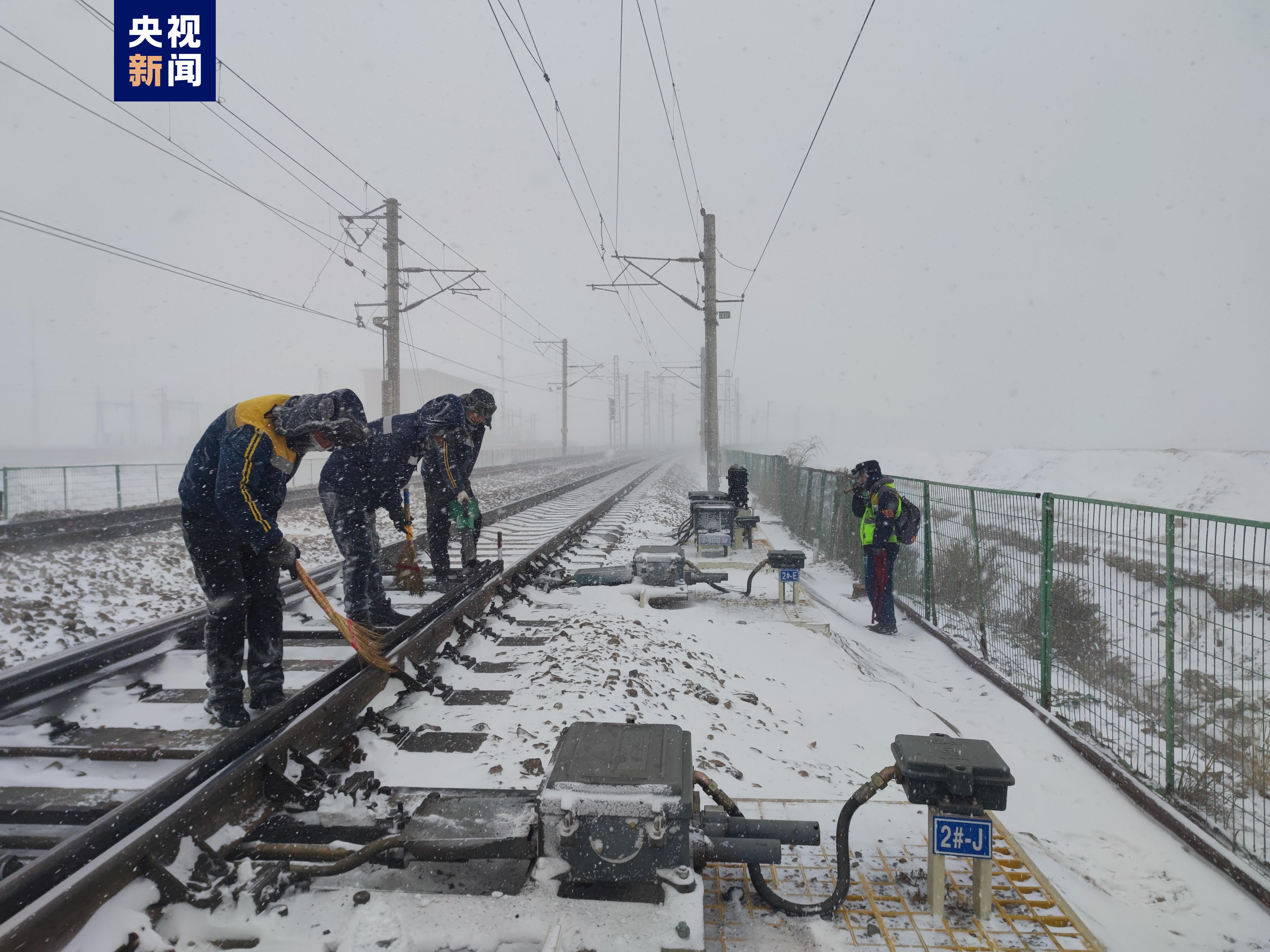 受中东部地区降雪影响 兰州铁路局管内25对动车组列车停运