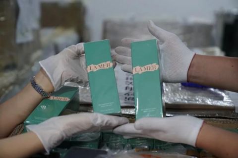 海关黄浦海关打掉4个寄递渠道走私团伙 案值6.7亿元 抓获嫌犯30人