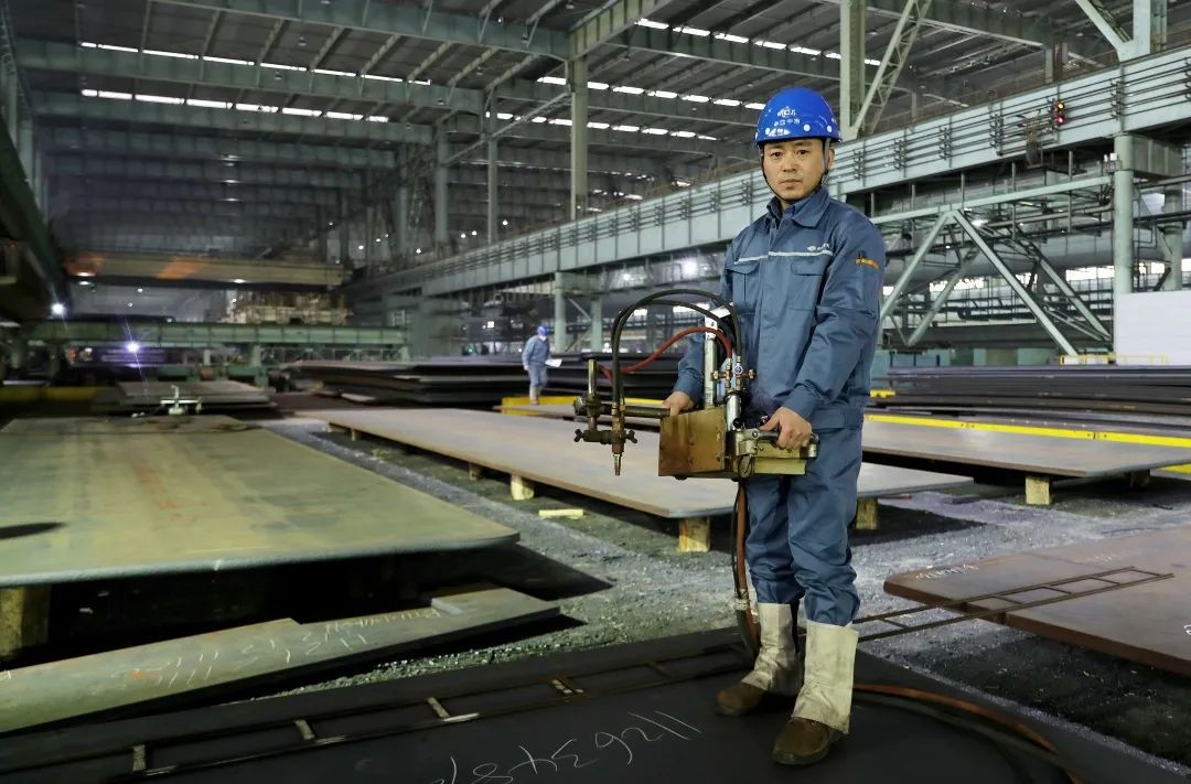 让劳动的光照亮逐梦征程