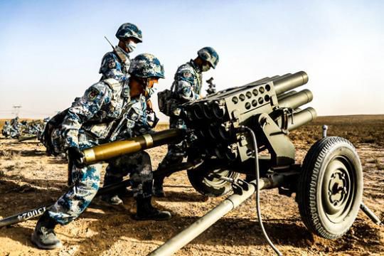 陆军中国00后新兵鏖战西北大漠：真正感受到了战场氛围