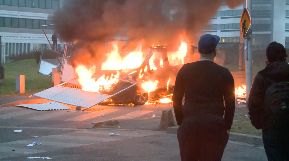 『巴黎』疫情刚平稳 法国城郊警民紧张气氛又被“点燃”？