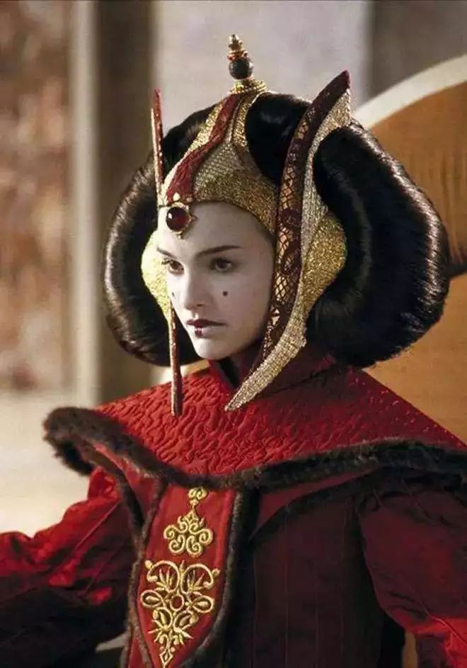 《星球大战》中,最主要女性角色——帕德梅·艾米达拉女王和莱娅公主