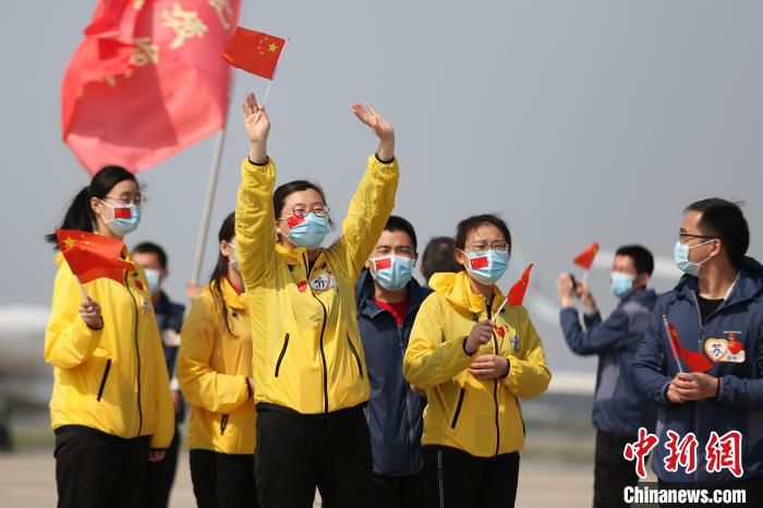 【医疗】最后一批江苏援湖北医疗队飞抵南京(图)