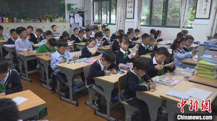 小升初上海小升初全面实施公民同招 专家：时代发展的制度改革