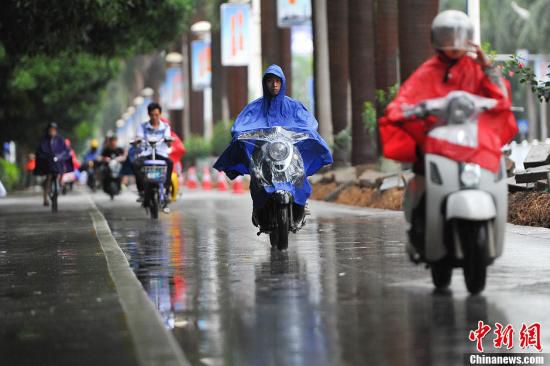 资料图：“温比亚”给广西南宁带来降雨。<a target='_blank' href='http://www.chinanews.com/'>中新社</a>发 洪坚鹏 摄
