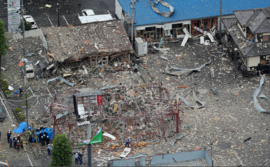 |福岛突发爆炸致1死17伤 亲历者：以为雷劈下来 天井掉落玻璃四散