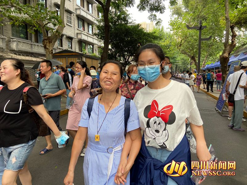 高考2020四川高考：语文作文是给高一新生写封信 如何画好自画像？