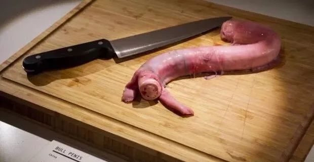 牛鞭羊杂布丁皮蛋臭豆腐觉得臭豆腐,皮蛋都还好呀,难道不是美味吗?