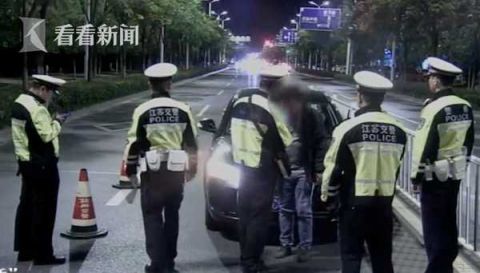 |男子醉驾被查竟跳河逃跑 在水中藏了一个多小时