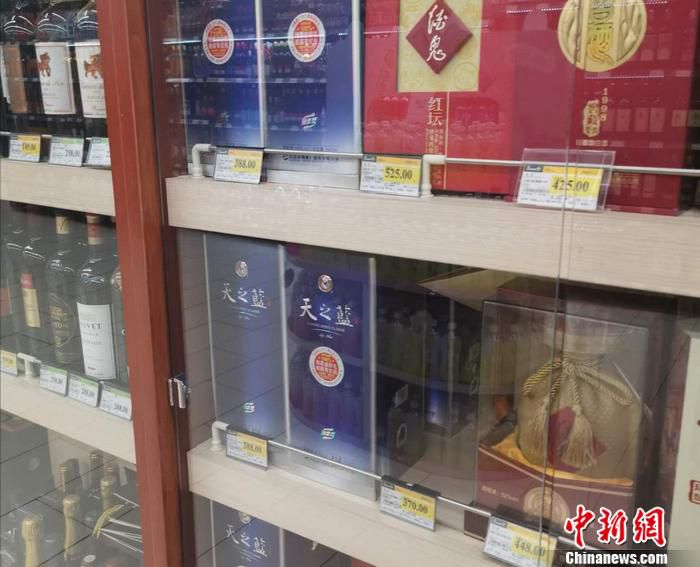 白酒夏天啤酒占C位？！白酒涨价给自己“加戏”