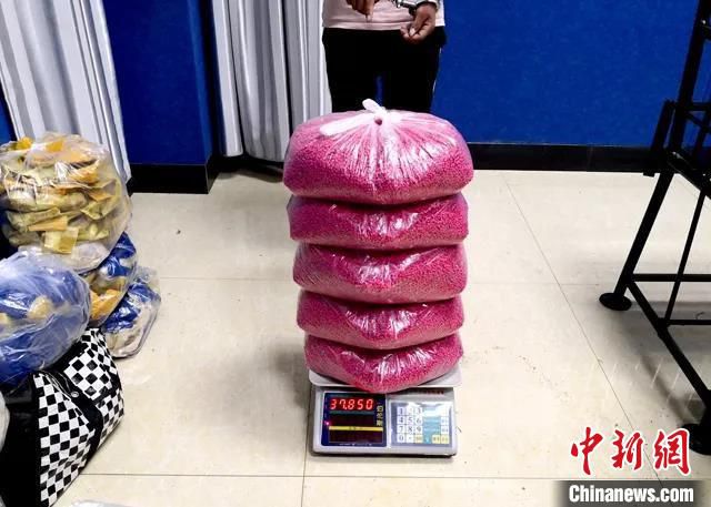 毒品|云南南涧警方查获毒品大案 37公斤毒品堆成半堵墙