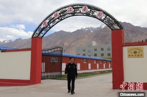 萝卜|“戍边卫士”孙超在温室大棚培育出巨型萝卜