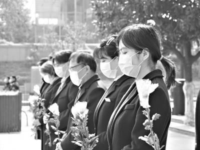 『疫情』武汉全城哀悼：踏着英雄的足迹，我们一路向前
