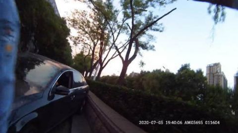 法制|刑拘！醉驾司机撞车后睡着，被叫醒竟挥拳殴打交警