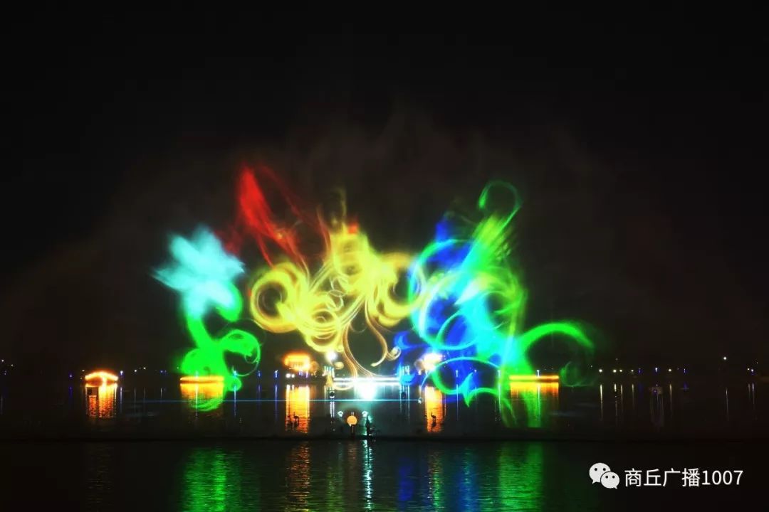改造之后的日月湖音乐喷泉绝对比想象中的更加震撼那你可要抓紧时间啦