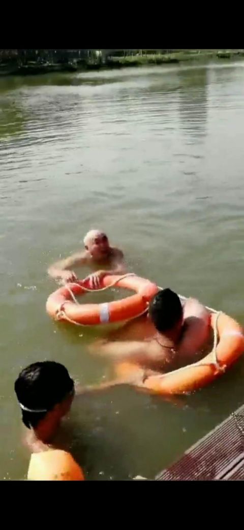 王向阳|江苏兴化76岁老人救近200斤落水小伙 公安机关为其申报见义勇为