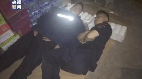 山体滑坡|山体滑坡废墟上，这场庄严的仪式让人动容