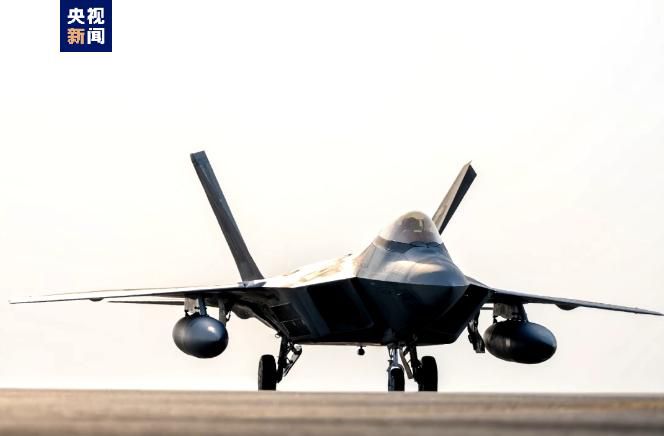 伊朗再军演 美部署F