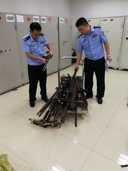 达州|达州排爆老民警累倒了 病房里妻子才知道丈夫曾经徒手抱炸弹