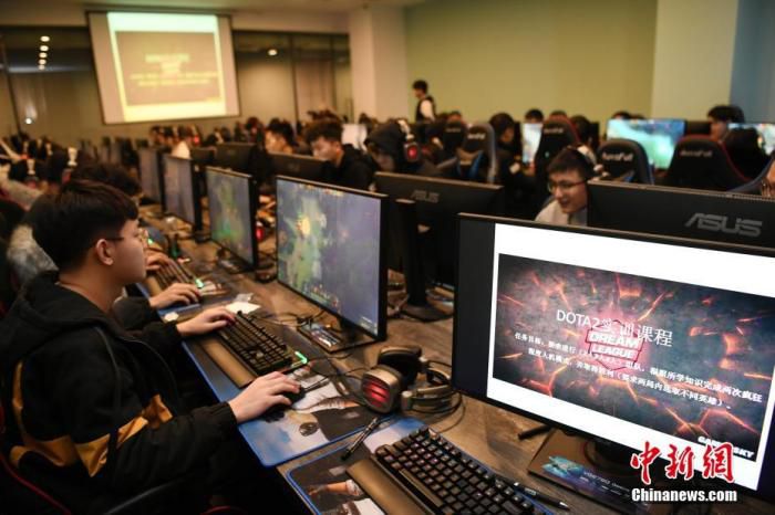 [电竞]边打游戏边挣钱？电竞陪练师是个啥“神仙职业”