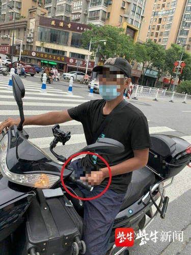 法制|恶心！男子骑着电动车跨两省六市，故意向女性裸露身体