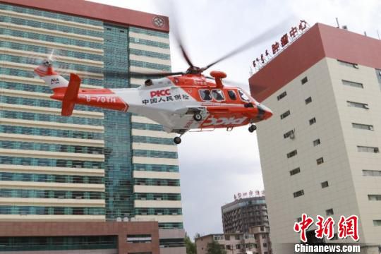 图为空中救援医疗直升机。　白晓宇 摄