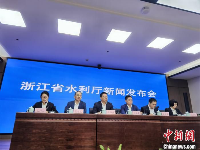 今年岳,浙江省降水量达418.4毫米,较多年平均(357.8毫米)多16%.